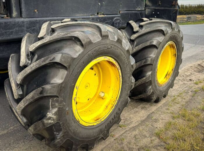 Harvester John Deere 1270G opony Harvester John Deere 1270G opony