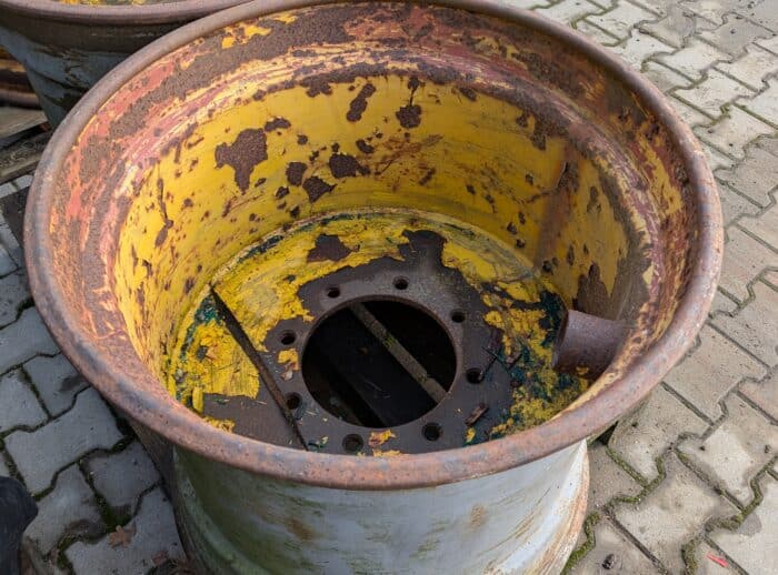 używane felgi 2 szt. 700-26,5 forwarder harwester używane felgi 2 szt. 700-26,5 forwarder harwester