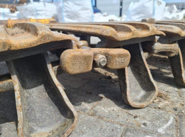 Używane gąsienice błotne 80% 710/45-26,5 Używane gąsienice błotne 80% 710/45-26,5