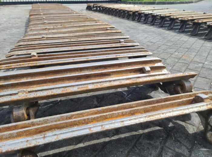 Używane gąsienice błotne 80% 710/45-26,5 Używane gąsienice błotne 80% 710/45-26,5