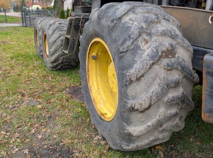 Harvester John Deere 1270D 2007r. koła Harvester John Deere 1270D 2007r. koła