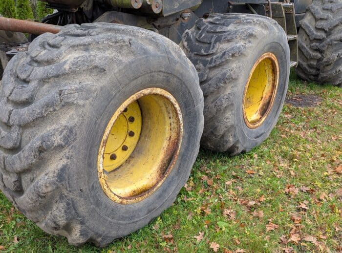 Harvester John Deere 1270D 2007r. koła Harvester John Deere 1270D 2007r. koła