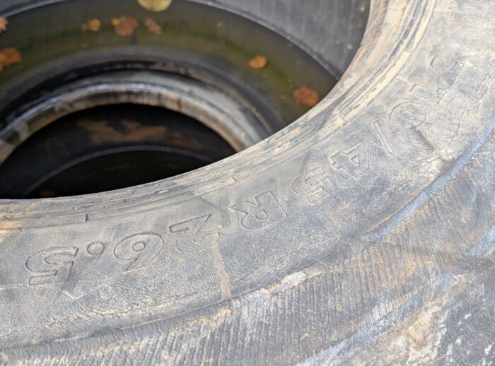 używane opony nokian 710/45-26,5 2 szt. używane opony nokian 710/45-26,5 2 szt.