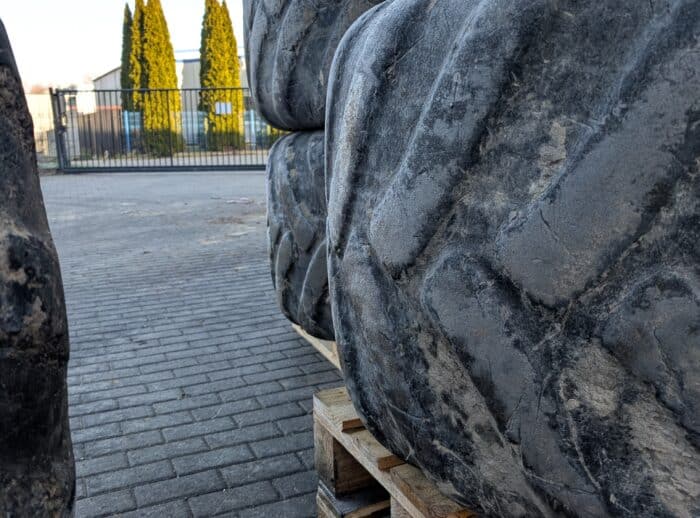 Używane opony 8 szt. TRELLEBORG 710/45-26,5 harwester forwarder Używane opony 8 szt. TRELLEBORG 710/45-26,5 harwester forwarder